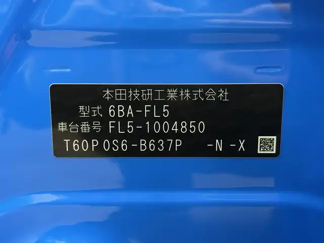 ホンダ シビック タイプR 三重県 2023(令5)年 1.6万km レーシングブルーパール プレミアムガソリン・ターボ*/FF/6F/Brembo製ブレーキ（Front）/・大径ベンチレーテッドディスクブレーキ（2ピース/Φ350mm）/・アルミキャリパー（対向4pot）/純正Honda Connect対応9インチナビ/（FM/AM/TV/USB/Bluetooth/CarPlay/AndroidAuto）/バックカメラ/ビルトイン ETC2.0/Honda SENSING/・衝突軽減ブレーキ［CMBS］/・車線維持支援システム［LKAS］/・アダプティブクルーズコントロール［ACC］/・路外逸脱抑制機能/・パーキングセンサーシステム/・ブラインドスポットインフォメーション/・踏み間違い衝突軽減システム/・後退出庫サポート/・先行車発進お知らせ機能/・標識認識機能/・オートハイビーム機能/装備/・TYPE Rシート（ラックススェード）/・フルLEDヘッドライト/・オートライト/・ステンレスペダル/・充電用＆入力用USBジャック/・オートワイパー（フロント）/・左右独立オートエアコン/・電子パーキングブレーキ/・ステアリングスイッチ/・19インチ リバースリムAW（19x9.5J）265/30ZR19ラジアルタイヤ（MICHELIN PS4S）/・プッシュスタート/*カタログ値330ps/6500rpm・42.8kgm/2600～4200rpm