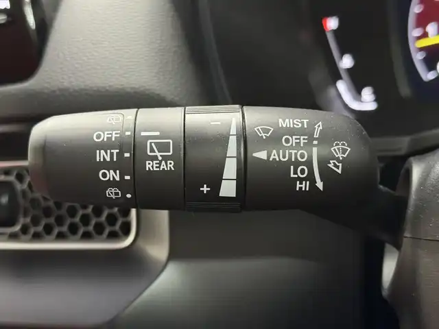 ホンダ シビック タイプR 三重県 2023(令5)年 1.6万km レーシングブルーパール プレミアムガソリン・ターボ*/FF/6F/Brembo製ブレーキ（Front）/・大径ベンチレーテッドディスクブレーキ（2ピース/Φ350mm）/・アルミキャリパー（対向4pot）/純正Honda Connect対応9インチナビ/（FM/AM/TV/USB/Bluetooth/CarPlay/AndroidAuto）/バックカメラ/ビルトイン ETC2.0/Honda SENSING/・衝突軽減ブレーキ［CMBS］/・車線維持支援システム［LKAS］/・アダプティブクルーズコントロール［ACC］/・路外逸脱抑制機能/・パーキングセンサーシステム/・ブラインドスポットインフォメーション/・踏み間違い衝突軽減システム/・後退出庫サポート/・先行車発進お知らせ機能/・標識認識機能/・オートハイビーム機能/装備/・TYPE Rシート（ラックススェード）/・フルLEDヘッドライト/・オートライト/・ステンレスペダル/・充電用＆入力用USBジャック/・オートワイパー（フロント）/・左右独立オートエアコン/・電子パーキングブレーキ/・ステアリングスイッチ/・19インチ リバースリムAW（19x9.5J）265/30ZR19ラジアルタイヤ（MICHELIN PS4S）/・プッシュスタート/*カタログ値330ps/6500rpm・42.8kgm/2600～4200rpm