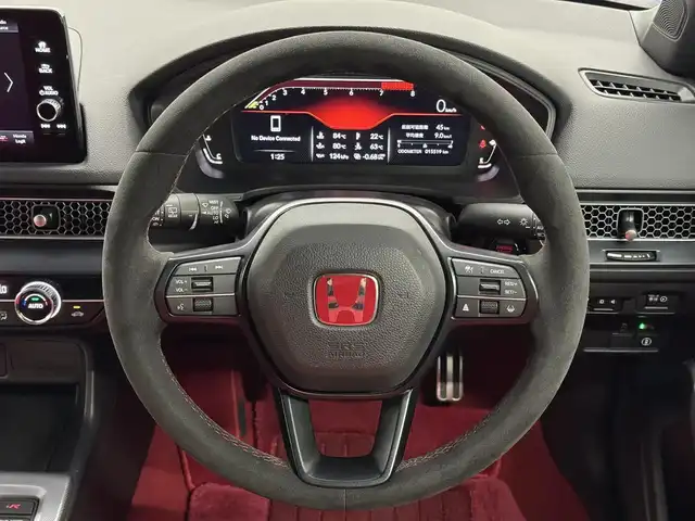 ホンダ シビック タイプR 三重県 2023(令5)年 1.6万km レーシングブルーパール プレミアムガソリン・ターボ*/FF/6F/Brembo製ブレーキ（Front）/・大径ベンチレーテッドディスクブレーキ（2ピース/Φ350mm）/・アルミキャリパー（対向4pot）/純正Honda Connect対応9インチナビ/（FM/AM/TV/USB/Bluetooth/CarPlay/AndroidAuto）/バックカメラ/ビルトイン ETC2.0/Honda SENSING/・衝突軽減ブレーキ［CMBS］/・車線維持支援システム［LKAS］/・アダプティブクルーズコントロール［ACC］/・路外逸脱抑制機能/・パーキングセンサーシステム/・ブラインドスポットインフォメーション/・踏み間違い衝突軽減システム/・後退出庫サポート/・先行車発進お知らせ機能/・標識認識機能/・オートハイビーム機能/装備/・TYPE Rシート（ラックススェード）/・フルLEDヘッドライト/・オートライト/・ステンレスペダル/・充電用＆入力用USBジャック/・オートワイパー（フロント）/・左右独立オートエアコン/・電子パーキングブレーキ/・ステアリングスイッチ/・19インチ リバースリムAW（19x9.5J）265/30ZR19ラジアルタイヤ（MICHELIN PS4S）/・プッシュスタート/*カタログ値330ps/6500rpm・42.8kgm/2600～4200rpm