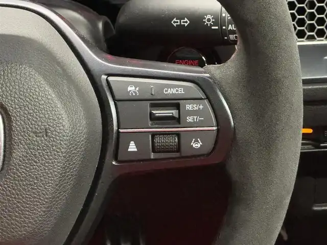 ホンダ シビック タイプR 三重県 2023(令5)年 1.6万km レーシングブルーパール プレミアムガソリン・ターボ*/FF/6F/Brembo製ブレーキ（Front）/・大径ベンチレーテッドディスクブレーキ（2ピース/Φ350mm）/・アルミキャリパー（対向4pot）/純正Honda Connect対応9インチナビ/（FM/AM/TV/USB/Bluetooth/CarPlay/AndroidAuto）/バックカメラ/ビルトイン ETC2.0/Honda SENSING/・衝突軽減ブレーキ［CMBS］/・車線維持支援システム［LKAS］/・アダプティブクルーズコントロール［ACC］/・路外逸脱抑制機能/・パーキングセンサーシステム/・ブラインドスポットインフォメーション/・踏み間違い衝突軽減システム/・後退出庫サポート/・先行車発進お知らせ機能/・標識認識機能/・オートハイビーム機能/装備/・TYPE Rシート（ラックススェード）/・フルLEDヘッドライト/・オートライト/・ステンレスペダル/・充電用＆入力用USBジャック/・オートワイパー（フロント）/・左右独立オートエアコン/・電子パーキングブレーキ/・ステアリングスイッチ/・19インチ リバースリムAW（19x9.5J）265/30ZR19ラジアルタイヤ（MICHELIN PS4S）/・プッシュスタート/*カタログ値330ps/6500rpm・42.8kgm/2600～4200rpm