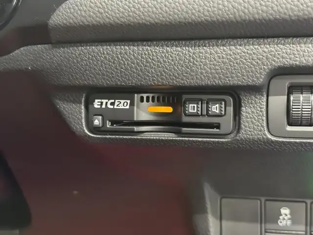 ホンダ シビック タイプR 三重県 2023(令5)年 1.6万km レーシングブルーパール プレミアムガソリン・ターボ*/FF/6F/Brembo製ブレーキ（Front）/・大径ベンチレーテッドディスクブレーキ（2ピース/Φ350mm）/・アルミキャリパー（対向4pot）/純正Honda Connect対応9インチナビ/（FM/AM/TV/USB/Bluetooth/CarPlay/AndroidAuto）/バックカメラ/ビルトイン ETC2.0/Honda SENSING/・衝突軽減ブレーキ［CMBS］/・車線維持支援システム［LKAS］/・アダプティブクルーズコントロール［ACC］/・路外逸脱抑制機能/・パーキングセンサーシステム/・ブラインドスポットインフォメーション/・踏み間違い衝突軽減システム/・後退出庫サポート/・先行車発進お知らせ機能/・標識認識機能/・オートハイビーム機能/装備/・TYPE Rシート（ラックススェード）/・フルLEDヘッドライト/・オートライト/・ステンレスペダル/・充電用＆入力用USBジャック/・オートワイパー（フロント）/・左右独立オートエアコン/・電子パーキングブレーキ/・ステアリングスイッチ/・19インチ リバースリムAW（19x9.5J）265/30ZR19ラジアルタイヤ（MICHELIN PS4S）/・プッシュスタート/*カタログ値330ps/6500rpm・42.8kgm/2600～4200rpm