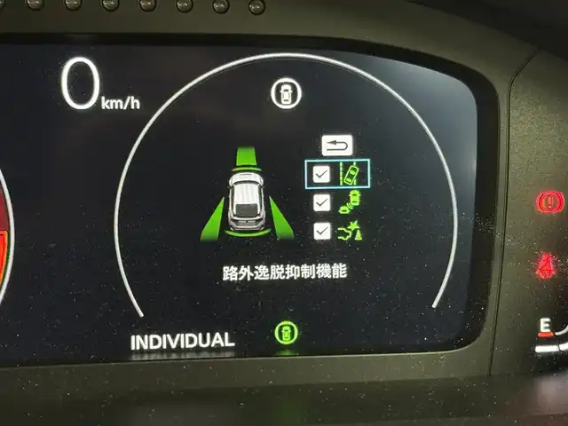 ホンダ シビック タイプR 三重県 2023(令5)年 1.6万km レーシングブルーパール プレミアムガソリン・ターボ*/FF/6F/Brembo製ブレーキ（Front）/・大径ベンチレーテッドディスクブレーキ（2ピース/Φ350mm）/・アルミキャリパー（対向4pot）/純正Honda Connect対応9インチナビ/（FM/AM/TV/USB/Bluetooth/CarPlay/AndroidAuto）/バックカメラ/ビルトイン ETC2.0/Honda SENSING/・衝突軽減ブレーキ［CMBS］/・車線維持支援システム［LKAS］/・アダプティブクルーズコントロール［ACC］/・路外逸脱抑制機能/・パーキングセンサーシステム/・ブラインドスポットインフォメーション/・踏み間違い衝突軽減システム/・後退出庫サポート/・先行車発進お知らせ機能/・標識認識機能/・オートハイビーム機能/装備/・TYPE Rシート（ラックススェード）/・フルLEDヘッドライト/・オートライト/・ステンレスペダル/・充電用＆入力用USBジャック/・オートワイパー（フロント）/・左右独立オートエアコン/・電子パーキングブレーキ/・ステアリングスイッチ/・19インチ リバースリムAW（19x9.5J）265/30ZR19ラジアルタイヤ（MICHELIN PS4S）/・プッシュスタート/*カタログ値330ps/6500rpm・42.8kgm/2600～4200rpm