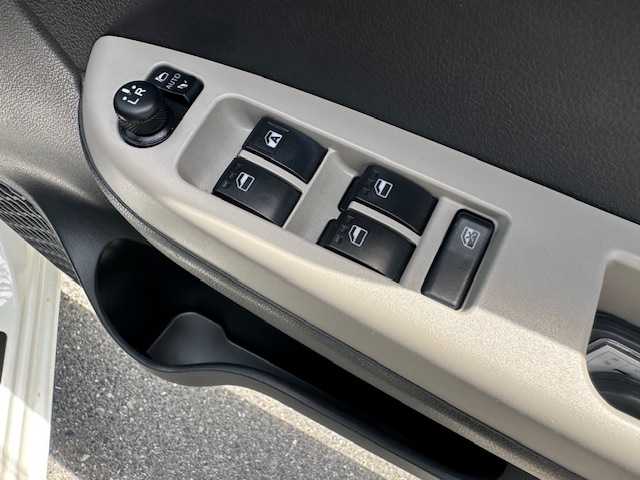 トヨタ パッソ モーダ 大阪府 2019(令1)年 2.3万km パールホワイトⅢ 純正ナビ　/地デジ　/Ｂｌｕｅｔｏｏｔｈ　/バックカメラ　/純正ドライブレコーダー　/ＬＥＤヘッドライト　/オートハイビーム　/衝突軽減ブレーキ　/パーキングセンサー　/フロアーマット　/サイドバイザー　/スマートキー