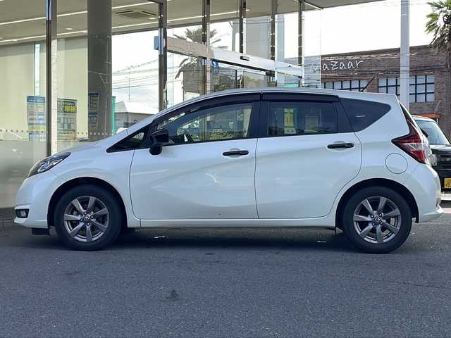 日産 ノート メダリスト Bアロー 福島県 2019(令1)年 4.1万km ブリリアントホワイトパール/スーパーブラック 2トーン 登録時走行距離：40295km/ワンオーナー/純正SDナビ/ (DVD/CD/BT/SD/AUX/フルセグTV)/バックカメラ/プッシュスタート/ETC/クルーズコントロール/ステアリングスイッチ/前後ドライブレコーダー/純正フロアマット/純正15インチAW/LEDヘッドライト/フォグランプ/横滑り防止装置/レーンキープアシスト/前後コーナーセンサー/衝突被害軽減システム/スマートキー/スペアキー/保証書/取扱説明書