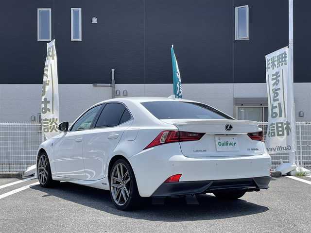 レクサス ＩＳ 300h Fスポーツ 三重県 2013(平25)年 16.6万km ホワイトノーヴァガラスフレーク 登録時165479km/赤革シート/純正ナビ/（AM/FM/TV/Bluetooth）/フルセグTV/バックカメラ/ETC/ドラレコ/レーダークルーズコントロール/ステアリングスイッチ/パドルシフト/シートメモリー/パワーシート/シートヒーター/エアシート/プリクラッシュセーフティ/コーナーセンサー/BSM/純正フロアマット/純正アルミ