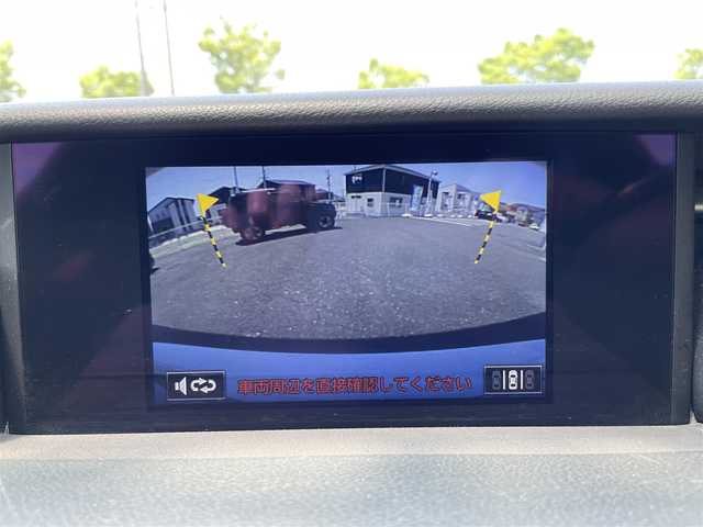 レクサス ＩＳ 300h Fスポーツ 三重県 2013(平25)年 16.6万km ホワイトノーヴァガラスフレーク 登録時165479km/赤革シート/純正ナビ/（AM/FM/TV/Bluetooth）/フルセグTV/バックカメラ/ETC/ドラレコ/レーダークルーズコントロール/ステアリングスイッチ/パドルシフト/シートメモリー/パワーシート/シートヒーター/エアシート/プリクラッシュセーフティ/コーナーセンサー/BSM/純正フロアマット/純正アルミ