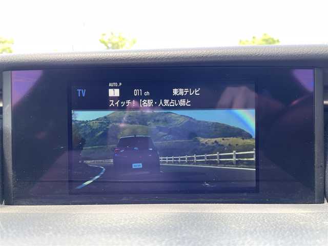 レクサス ＩＳ 300h Fスポーツ 三重県 2013(平25)年 16.6万km ホワイトノーヴァガラスフレーク 登録時165479km/赤革シート/純正ナビ/（AM/FM/TV/Bluetooth）/フルセグTV/バックカメラ/ETC/ドラレコ/レーダークルーズコントロール/ステアリングスイッチ/パドルシフト/シートメモリー/パワーシート/シートヒーター/エアシート/プリクラッシュセーフティ/コーナーセンサー/BSM/純正フロアマット/純正アルミ
