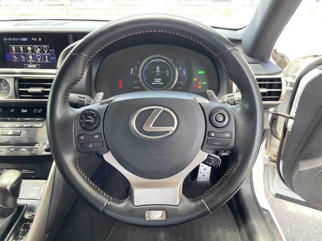 レクサス ＩＳ 300h Fスポーツ 三重県 2013(平25)年 16.6万km ホワイトノーヴァガラスフレーク 登録時165479km/赤革シート/純正ナビ/（AM/FM/TV/Bluetooth）/フルセグTV/バックカメラ/ETC/ドラレコ/レーダークルーズコントロール/ステアリングスイッチ/パドルシフト/シートメモリー/パワーシート/シートヒーター/エアシート/プリクラッシュセーフティ/コーナーセンサー/BSM/純正フロアマット/純正アルミ