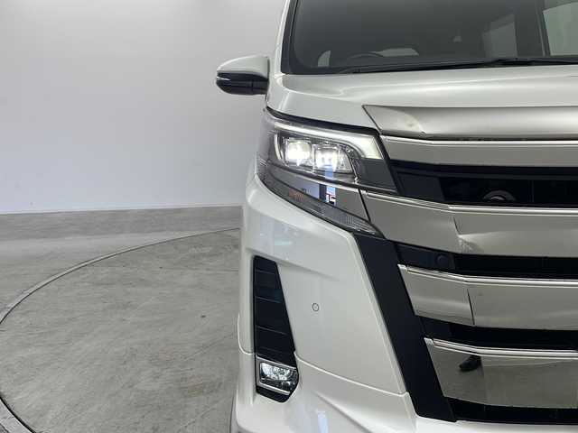 トヨタ ノア Si ダブルバイビーⅡ 群馬県 2020(令2)年 6.8万km ホワイトパールクリスタルシャイン モデリスタフルエアロ　純正１０型ナビ　純正１２．１型後席モニター　バックカメラ　両側電動スライドドア　ＥＴＣ２．０　ハーフレザーシート　クルーズコントロール　衝突被害軽減ブレーキ　ＬＥＤ　禁煙車