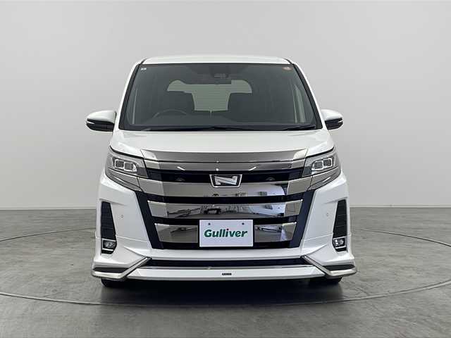 トヨタ ノア Si ダブルバイビーⅡ 群馬県 2020(令2)年 6.8万km ホワイトパールクリスタルシャイン モデリスタフルエアロ　純正１０型ナビ　純正１２．１型後席モニター　バックカメラ　両側電動スライドドア　ＥＴＣ２．０　ハーフレザーシート　クルーズコントロール　衝突被害軽減ブレーキ　ＬＥＤ　禁煙車