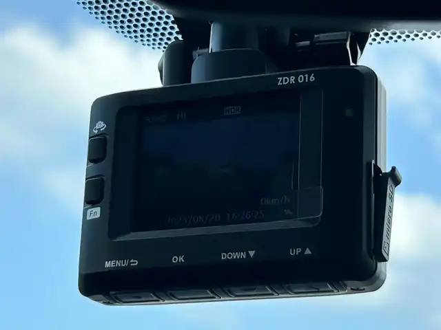 トヨタ アクア S 奈良県 2015(平27)年 5.8万km ダークバイオレットマイカメタリック 純正ナビ（NSZT-W62G）/（ＴＶ／ＢＴ／ＣＤ／ＤＶＤ）/バックカメラ/前席シートヒーター/横滑り防止/前後ドライブレコーダー（ZDR016）/電動格納ミラー/オートライト/ＥＴＣ/ステアリングスイッチ/純正ホイールキャップ/保証書/取り扱い説明書/スペアキーX1