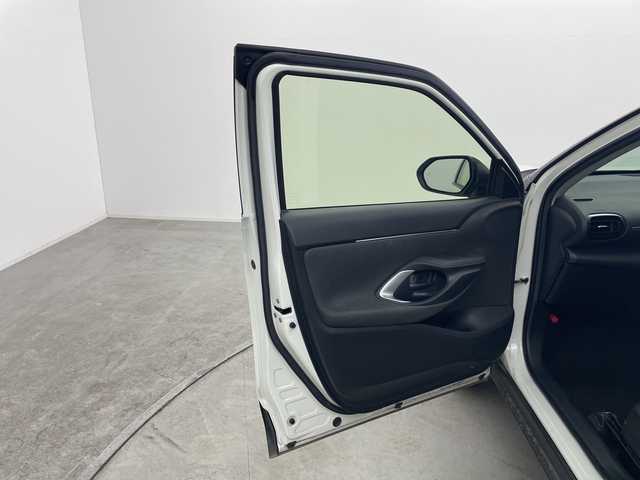 トヨタ ヤリスクロス ハイブリッド G 群馬県 2020(令2)年 3.9万km ホワイトパールクリスタルシャイン 純正９型メモリディスプレイナビ　全周囲カメラ　ＥＴＣ２．０　ＢＳＭ　禁煙車　ステアリングヒーター　ＬＥＤヘッドライト　パーキングアシスト　スマートキー　オートライト　レーンキープアシスト　シートヒータ