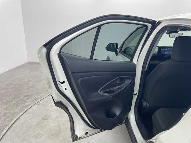 トヨタ ヤリスクロス ハイブリッド G 群馬県 2020(令2)年 3.9万km ホワイトパールクリスタルシャイン 純正９型メモリディスプレイナビ　全周囲カメラ　ＥＴＣ２．０　ＢＳＭ　禁煙車　ステアリングヒーター　ＬＥＤヘッドライト　パーキングアシスト　スマートキー　オートライト　レーンキープアシスト　シートヒータ