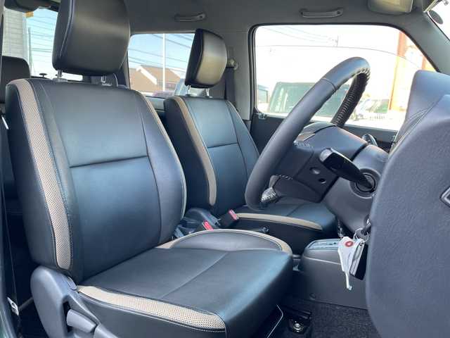 スズキ ジムニー ランドベンチャー 山口県 2015(平27)年 6.3万km クールカーキPM ４WD/社外オーディオ/（AUX　CD　AM　FM）/リモコンキー/社外エンジンスターター/社外ウーハー（pioneer）/社外ツィーター（Alpine）/社外マッドフラップ/社外アルミホイール/ウインカーミラー/ドアバイザー/純正フロアマット/背面タイヤ/純正タイヤカバー/LEDライト/フロントフォグ