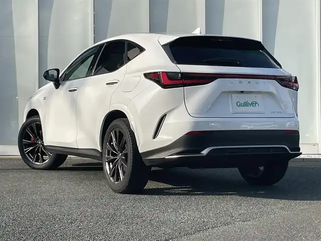 レクサス ＮＸ 350h Fスポーツ 福岡県 2023(令5)年 2.3万km ホワイトノーヴァガラスフレーク 純ナビ14インチ(FN/AM/TV/BT)/ムーンルーフ/Fスポオレンジキャリパー/純正20インチホイール/デジタルインナーミラー/ワンオーナー/全方位カメラ/純正ドライブレコーダー/ヘッドアップディスプレイ/ビルトインETC/衝突軽減ブレーキ/レーンキープアシスト/ブラインドスポットモニター/クルーズコントロール追従あり/前後クリアランスソナー/電動リアゲート/D席＋N席シートヒーター＆エアシート/D席＋N席パワーシート/ステアリングヒーター/パドルシフト/電動格納ミラー/W＋サイド＋カーテンエアバック