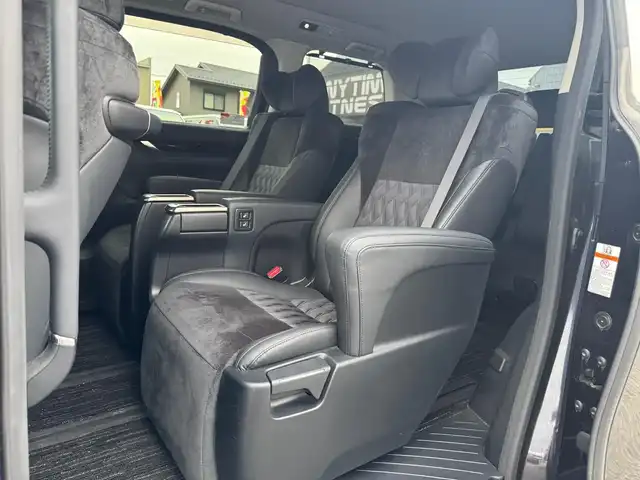 トヨタ ヴェルファイア Z Gエディション 滋賀県 2015(平27)年 5.9万km スパークリングブラックパールクリスタルシャイン ワンオーナー/T-Connect SDナビゲーションシステム/　＋JBLプレミアムサウンドシステム/　Blu-ray DVD CD SD AM/FM サウンドライブラリー/プリクラッシュセーフティシステム（ミリ波レーダー方式）パノラミックビューモニター/レーダークルーズコントロール/インテリジェンスクリアランスソナー /12.1型リヤシートエンターテインメントシステム/パワーバックドア/両側パワースライドドア/ナノイー/ビルトインETC/ドライブレコーダー/ヘッドランプ（LED［ハイ・ロービーム］//　オートレベリング機能付＋LEDクリアランスランプ）/ステアリングヒーター/スペアタイヤ/純正18インチアルミ/