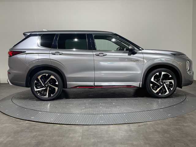 三菱 アウトランダー ＰＨＥＶ P 愛媛県 2022(令4)年 3.6万km チタニウムグレーメタリック 純正9インチナビ/(Bluetooth/フルセグ/USB)/全周囲カメラ/マイパイロット/BOSEサウンドシステム/衝突被害軽減ブレーキ/レーンキープアシスト/前後コーナーセンサー/ETC2.0/ブラインドスポットモニター/シートヒーター/パワーシート/シートメモリー/ワイヤレス充電/パドルシフト/オートホールド/オートマチックハイビーム/オートライト/スペアキー/保証書/取扱説明書