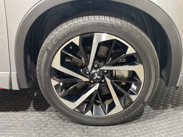 三菱 アウトランダー ＰＨＥＶ P 愛媛県 2022(令4)年 3.6万km チタニウムグレーメタリック BOSEプレミアムサウンドシステム//純正9インチナビ/(Bluetooth/フルセグ/USB)/全周囲カメラ/マイパイロット/BOSEサウンドシステム/衝突被害軽減ブレーキ/レーンキープアシスト/前後コーナーセンサー/ETC2.0/ブラインドスポットモニター/シートヒーター/パワーシート/シートメモリー/ワイヤレス充電/パドルシフト/オートホールド/オートマチックハイビーム/オートライト/スペアキー/保証書/取扱説明書