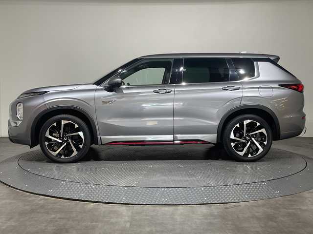 三菱 アウトランダー ＰＨＥＶ P 愛媛県 2022(令4)年 3.6万km チタニウムグレーメタリック BOSEプレミアムサウンドシステム//純正9インチナビ/(Bluetooth/フルセグ/USB)/全周囲カメラ/マイパイロット/BOSEサウンドシステム/衝突被害軽減ブレーキ/レーンキープアシスト/前後コーナーセンサー/ETC2.0/ブラインドスポットモニター/シートヒーター/パワーシート/シートメモリー/ワイヤレス充電/パドルシフト/オートホールド/オートマチックハイビーム/オートライト/スペアキー/保証書/取扱説明書