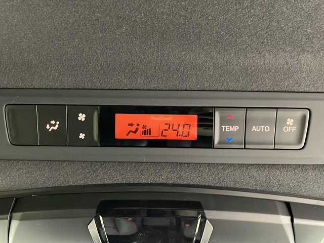 トヨタ エスクァイア Gi 埼玉県 2020(令2)年 2.8万km 黒 社外ナビ/バックカメラ/前ドラレコ/ETC/Aストップ/ロールサンシェード/純正フロアマット/純正ドアバイザー/後席モニター/シートヒータ