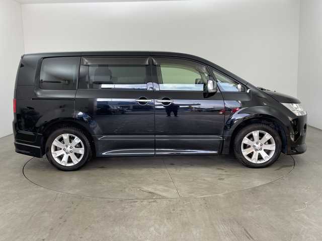 三菱 デリカＤ：５ ROADEST G Power P 兵庫県 2013(平25)年 7.9万km ダイヤモンドブラックマイカ ・社外ナビ&TV&CD&DVD&USB&BT/・バックカメラ/・両側パワースライドドア/・パドルシフト/・ETC/・クルーズコントロール/・スマートキー/・HIDライト/・純正18インチアルミホイール