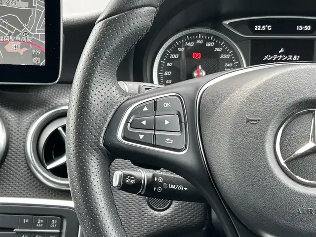 メルセデス・ベンツ Ａ１８０ AMG スタイル 福岡県 2018(平30)年 4.4万km カルサイトホワイト 純正ナビ/CD/DVD/SD/BT/USB/フルセグ/ETC/バックカメラ/ドラレコ前/ACC/コーナーセンサー前後/ブラインドスポットモニター/革巻きステアリング/パドルシフト/ステアリングスイッチ/パークアシスト/ハーフレザーシート/シートヒーター前席/LEDヘッドライト/オートライト/フォグライト（リヤ）/Applecarplay/純正フロアマット/純正18AW