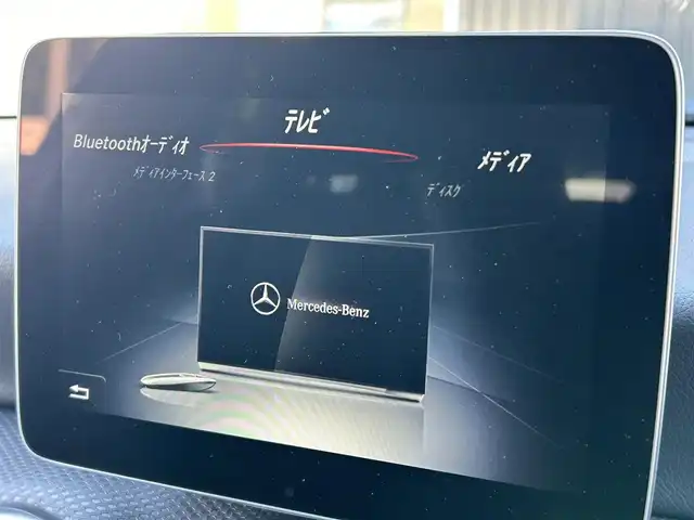 メルセデス・ベンツ Ａ１８０ AMG スタイル 福岡県 2018(平30)年 4.4万km カルサイトホワイト 純正ナビ/CD/DVD/SD/BT/USB/フルセグ/ETC/バックカメラ/ドラレコ前/ACC/コーナーセンサー前後/ブラインドスポットモニター/革巻きステアリング/パドルシフト/ステアリングスイッチ/パークアシスト/ハーフレザーシート/シートヒーター前席/LEDヘッドライト/オートライト/フォグライト（リヤ）/Applecarplay/純正フロアマット/純正18AW