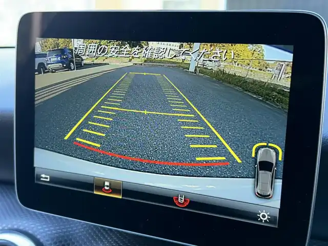 メルセデス・ベンツ Ａ１８０ AMG スタイル 福岡県 2018(平30)年 4.4万km カルサイトホワイト 純正ナビ/CD/DVD/SD/BT/USB/フルセグ/ETC/バックカメラ/ドラレコ前/ACC/コーナーセンサー前後/ブラインドスポットモニター/革巻きステアリング/パドルシフト/ステアリングスイッチ/パークアシスト/ハーフレザーシート/シートヒーター前席/LEDヘッドライト/オートライト/フォグライト（リヤ）/Applecarplay/純正フロアマット/純正18AW