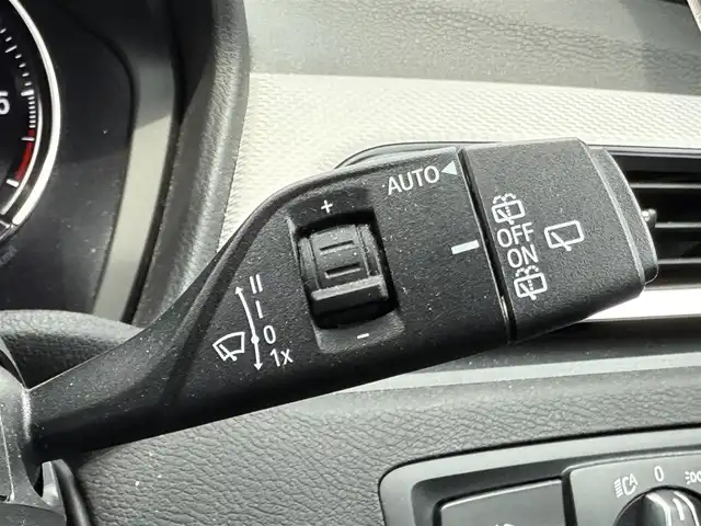 ＢＭＷ Ｘ１ xDrive 18d Mスポーツ 道南・函館 2019(令1)年 5.3万km アルピンホワイトⅢ ・純正メモリナビ（ＣＤ、ＤＶＤ、ＢＴ）/・バックカメラ/・車線逸脱警告/・パドルシフト/・前後コーナーセンサー/・衝突軽減ブレーキ/・横滑り防止装置/・純正ドライブレコーダー（前方）/・純正ＡＷ/・スペアキー/・スマートキー/・純正フロアマット