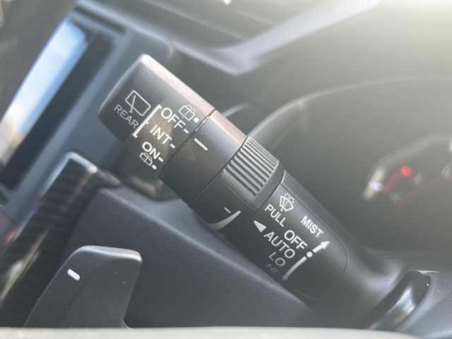 ホンダ シビック ハッチバック ホンダセンシング 愛知県 2019(平31)年 4.9万km フレームレッド /禁煙車//社外ナビ/フルセグTV//Bluetooth/CD・DVD//バックカメラ/ビルトインETC//前方ドライブレコーダー//レーダー探知機（ZERO-304V）//ホンダセンシング//衝突軽減ブレーキ（CMBS）//渋滞追従機能付きACC/　（アダプティブクルーズコントロール）//車線維持支援システム（LKAS）//路外逸脱抑制システム//標識認識機能//前席シートヒーター//電動パーキング//ブレーキホールド//アイドリングストップ//ECON//純正１８インチアルミ//純正ラバーフロアマット//LEDオートライト//電動格納ミラーウィンカー//取扱説明書/新車保証書//スペアキー×１