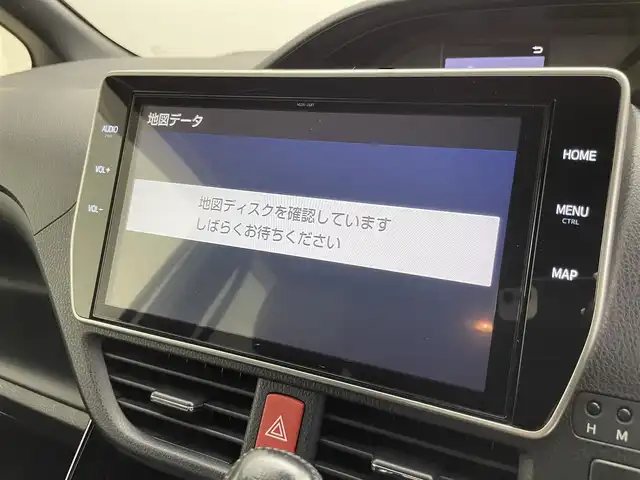 トヨタ ノア Si ダブルバイビーⅡ 千葉県 2019(平31)年 4.7万km ホワイトパールクリスタルシャイン トヨタセーフティセンス/・プリクラッシュセーフティ/・レーンディパーチャーアラート/・先行車発進告知/・クリアランスソナー/純正10インチSDナビ/CD DVD BT MSV フルセグ/バックカメラ/両側パワースライドドア/クルーズコントロール/LEDオートライト/純正16インチアルミホイール/革巻きステアリング/ビルトインＥＴＣ/プッシュスタート/スマートキー