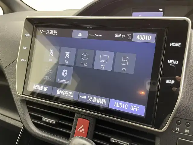 トヨタ ノア Si ダブルバイビーⅡ 千葉県 2019(平31)年 4.7万km ホワイトパールクリスタルシャイン トヨタセーフティセンス/・プリクラッシュセーフティ/・レーンディパーチャーアラート/・先行車発進告知/・クリアランスソナー/純正10インチSDナビ/CD DVD BT MSV フルセグ/バックカメラ/両側パワースライドドア/クルーズコントロール/LEDオートライト/純正16インチアルミホイール/革巻きステアリング/ビルトインＥＴＣ/プッシュスタート/スマートキー
