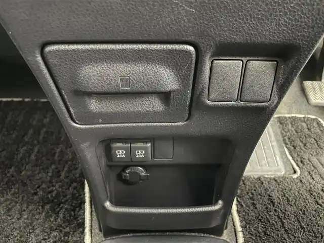 トヨタ ノア Si ダブルバイビーⅡ 千葉県 2019(平31)年 4.7万km ホワイトパールクリスタルシャイン トヨタセーフティセンス/・プリクラッシュセーフティ/・レーンディパーチャーアラート/・先行車発進告知/・クリアランスソナー/純正10インチSDナビ/CD DVD BT MSV フルセグ/バックカメラ/両側パワースライドドア/クルーズコントロール/LEDオートライト/純正16インチアルミホイール/革巻きステアリング/ビルトインＥＴＣ/プッシュスタート/スマートキー