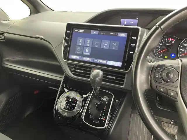 トヨタ ノア Si ダブルバイビーⅡ 千葉県 2019(平31)年 4.7万km ホワイトパールクリスタルシャイン トヨタセーフティセンス/・プリクラッシュセーフティ/・レーンディパーチャーアラート/・先行車発進告知/・クリアランスソナー/純正10インチSDナビ/CD DVD BT MSV フルセグ/バックカメラ/両側パワースライドドア/クルーズコントロール/LEDオートライト/純正16インチアルミホイール/革巻きステアリング/ビルトインＥＴＣ/プッシュスタート/スマートキー