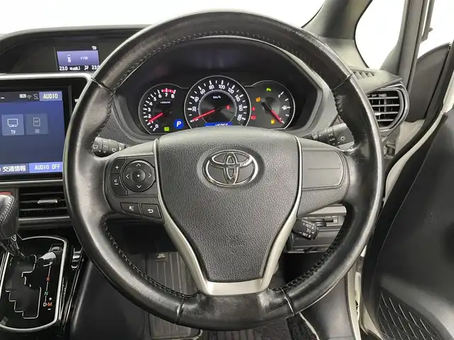 トヨタ ノア Si ダブルバイビーⅡ 千葉県 2019(平31)年 4.7万km ホワイトパールクリスタルシャイン トヨタセーフティセンス/・プリクラッシュセーフティ/・レーンディパーチャーアラート/・先行車発進告知/・クリアランスソナー/純正10インチSDナビ/CD DVD BT MSV フルセグ/バックカメラ/両側パワースライドドア/クルーズコントロール/LEDオートライト/純正16インチアルミホイール/革巻きステアリング/ビルトインＥＴＣ/プッシュスタート/スマートキー