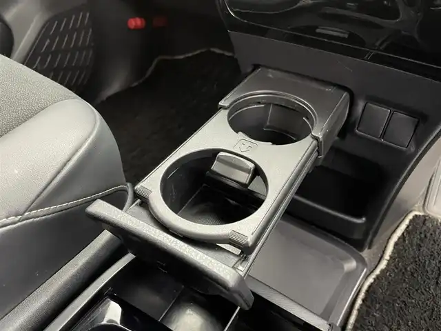 トヨタ ノア Si ダブルバイビーⅡ 千葉県 2019(平31)年 4.7万km ホワイトパールクリスタルシャイン トヨタセーフティセンス/・プリクラッシュセーフティ/・レーンディパーチャーアラート/・先行車発進告知/・クリアランスソナー/純正10インチSDナビ/CD DVD BT MSV フルセグ/バックカメラ/両側パワースライドドア/クルーズコントロール/LEDオートライト/純正16インチアルミホイール/革巻きステアリング/ビルトインＥＴＣ/プッシュスタート/スマートキー