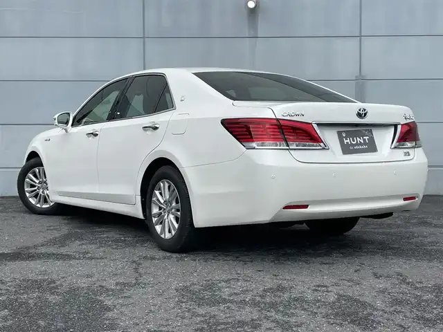 トヨタ クラウン ハイブリッド ロイヤルサルーン 千葉県 2013(平25)年 3万km ホワイトパールクリスタルシャイン 純正ＨＤＤナビ　/ラジオ/ＣＤ/ＤＶＤ/ＨＤＤ/Ｂｌｕｅｔｏｏｔｈ　/フルセグＴＶ　/バックカメラ　/ビルトインＥＴＣ　/純正アルミホイール　/Ｄ／Ｎ席パワーシート　/キセノンヘッドライト　/オートライト　/スマートキー/ダブルサイドエアバック/カーテンエアバック/純正フロアマット