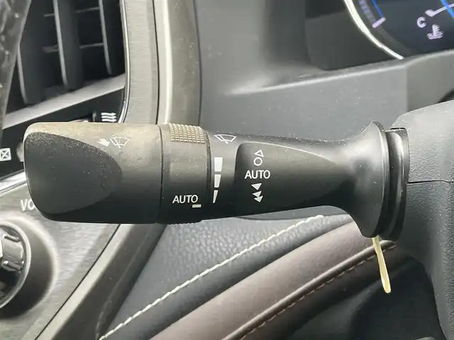 トヨタ クラウン ハイブリッド ロイヤルサルーン 千葉県 2013(平25)年 3万km ホワイトパールクリスタルシャイン 純正ＨＤＤナビ　/ラジオ/ＣＤ/ＤＶＤ/ＨＤＤ/Ｂｌｕｅｔｏｏｔｈ　/フルセグＴＶ　/バックカメラ　/ビルトインＥＴＣ　/純正アルミホイール　/Ｄ／Ｎ席パワーシート　/キセノンヘッドライト　/オートライト　/スマートキー/ダブルサイドエアバック/カーテンエアバック/純正フロアマット