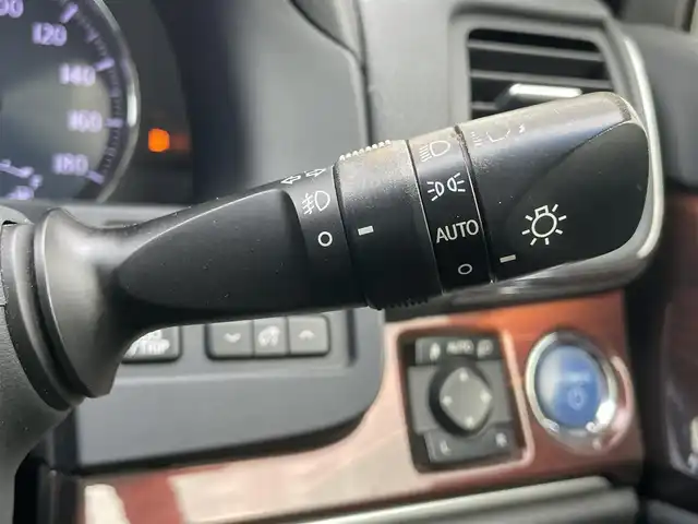 トヨタ クラウン ハイブリッド ロイヤルサルーン 千葉県 2013(平25)年 3万km ホワイトパールクリスタルシャイン 純正ＨＤＤナビ　/ラジオ/ＣＤ/ＤＶＤ/ＨＤＤ/Ｂｌｕｅｔｏｏｔｈ　/フルセグＴＶ　/バックカメラ　/ビルトインＥＴＣ　/純正アルミホイール　/Ｄ／Ｎ席パワーシート　/キセノンヘッドライト　/オートライト　/スマートキー/ダブルサイドエアバック/カーテンエアバック/純正フロアマット