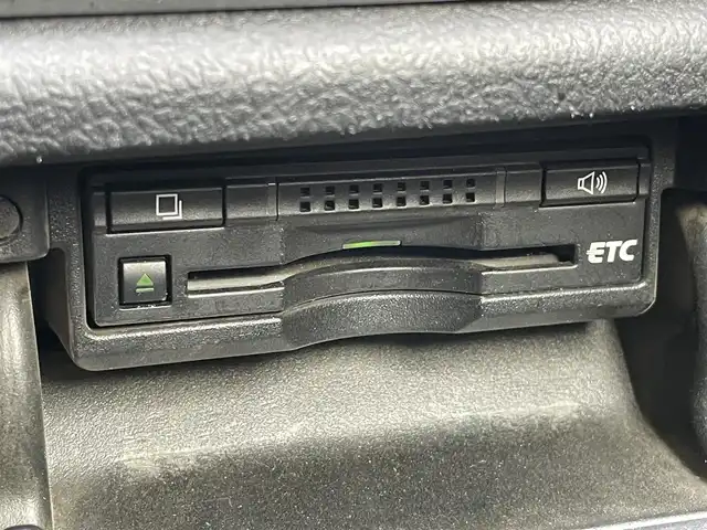 トヨタ クラウン ハイブリッド ロイヤルサルーン 千葉県 2013(平25)年 3万km ホワイトパールクリスタルシャイン 純正ＨＤＤナビ　/ラジオ/ＣＤ/ＤＶＤ/ＨＤＤ/Ｂｌｕｅｔｏｏｔｈ　/フルセグＴＶ　/バックカメラ　/ビルトインＥＴＣ　/純正アルミホイール　/Ｄ／Ｎ席パワーシート　/キセノンヘッドライト　/オートライト　/スマートキー/ダブルサイドエアバック/カーテンエアバック/純正フロアマット