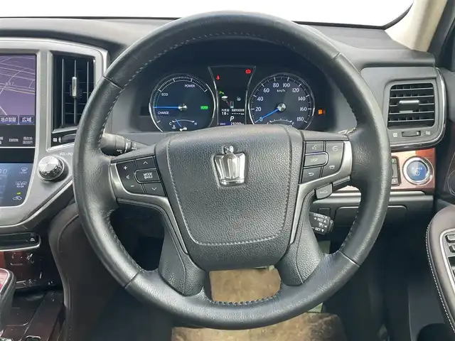 トヨタ クラウン ハイブリッド ロイヤルサルーン 千葉県 2013(平25)年 3万km ホワイトパールクリスタルシャイン 純正ＨＤＤナビ　/ラジオ/ＣＤ/ＤＶＤ/ＨＤＤ/Ｂｌｕｅｔｏｏｔｈ　/フルセグＴＶ　/バックカメラ　/ビルトインＥＴＣ　/純正アルミホイール　/Ｄ／Ｎ席パワーシート　/キセノンヘッドライト　/オートライト　/スマートキー/ダブルサイドエアバック/カーテンエアバック/純正フロアマット