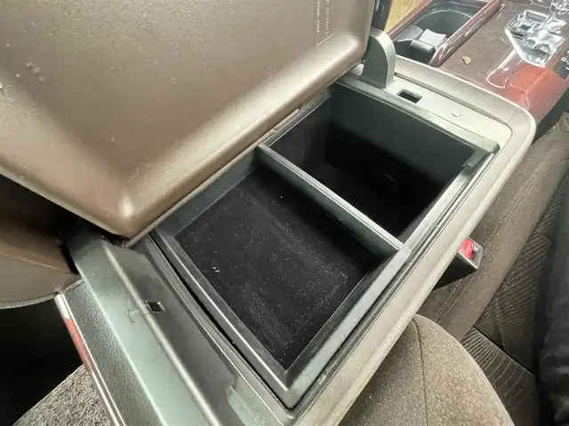 トヨタ クラウン ハイブリッド ロイヤルサルーン 千葉県 2013(平25)年 3万km ホワイトパールクリスタルシャイン 純正ＨＤＤナビ　/ラジオ/ＣＤ/ＤＶＤ/ＨＤＤ/Ｂｌｕｅｔｏｏｔｈ　/フルセグＴＶ　/バックカメラ　/ビルトインＥＴＣ　/純正アルミホイール　/Ｄ／Ｎ席パワーシート　/キセノンヘッドライト　/オートライト　/スマートキー/ダブルサイドエアバック/カーテンエアバック/純正フロアマット