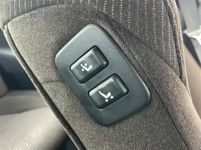 トヨタ クラウン ハイブリッド ロイヤルサルーン 千葉県 2013(平25)年 3万km ホワイトパールクリスタルシャイン 純正ＨＤＤナビ　/ラジオ/ＣＤ/ＤＶＤ/ＨＤＤ/Ｂｌｕｅｔｏｏｔｈ　/フルセグＴＶ　/バックカメラ　/ビルトインＥＴＣ　/純正アルミホイール　/Ｄ／Ｎ席パワーシート　/キセノンヘッドライト　/オートライト　/スマートキー/ダブルサイドエアバック/カーテンエアバック/純正フロアマット