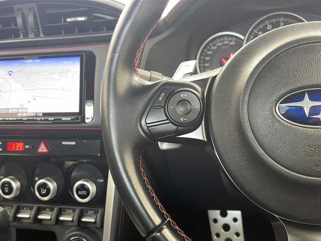 スバル ＢＲＺ STIスポーツ 栃木県 2018(平30)年 5.2万km クリスタルホワイトP 純正メモリーナビ(DIATONE SOUND NAVI)/　Bluetooth/フルセグTV/CD/DVD/SD/USB/FM/AM/バックカメラ/ドライブレコーダー/クルーズコントロール/ETC2.0/STiスポーツ専用ハーフレザーシート(ボルドー×黒)/シートヒーター(D/N席)/LEDヘッドライト/LEDアクセサリーライナー/STiスポーツ純正18インチアルミホイール/サイド+カーテンエアバッグ/純正フロアマット/スマートキー×1本/保証書、取扱説明書付属