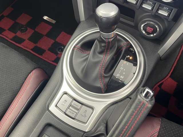 スバル ＢＲＺ STIスポーツ 栃木県 2018(平30)年 5.2万km クリスタルホワイトP 純正メモリーナビ(DIATONE SOUND NAVI)/　Bluetooth/フルセグTV/CD/DVD/SD/USB/FM/AM/バックカメラ/ドライブレコーダー/クルーズコントロール/ETC2.0/STiスポーツ専用ハーフレザーシート(ボルドー×黒)/シートヒーター(D/N席)/LEDヘッドライト/LEDアクセサリーライナー/STiスポーツ純正18インチアルミホイール/サイド+カーテンエアバッグ/純正フロアマット/スマートキー×1本/保証書、取扱説明書付属