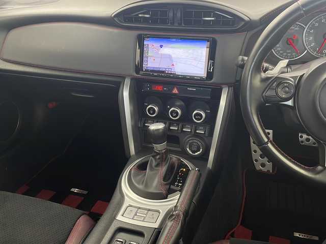 スバル ＢＲＺ STIスポーツ 栃木県 2018(平30)年 5.2万km クリスタルホワイトP 純正メモリーナビ(DIATONE SOUND NAVI)/　Bluetooth/フルセグTV/CD/DVD/SD/USB/FM/AM/バックカメラ/ドライブレコーダー/クルーズコントロール/ETC2.0/STiスポーツ専用ハーフレザーシート(ボルドー×黒)/シートヒーター(D/N席)/LEDヘッドライト/LEDアクセサリーライナー/STiスポーツ純正18インチアルミホイール/サイド+カーテンエアバッグ/純正フロアマット/スマートキー×1本/保証書、取扱説明書付属
