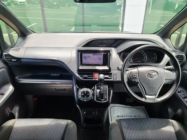 トヨタ ヴォクシー ZS 煌Ⅱ 福岡県 2016(平28)年 6.9万km ブラック 社外７インチナビ/バックカメラ/Ｂｌｕｅｔｏｏｔｈ/フルセグＴＶ/ＣＤ／ＤＶＤ再生機能有/フリップダウンモニター/両側パワースライドドア/純正アルミホイール/ＬＥＤヘッドライト/フォグライト