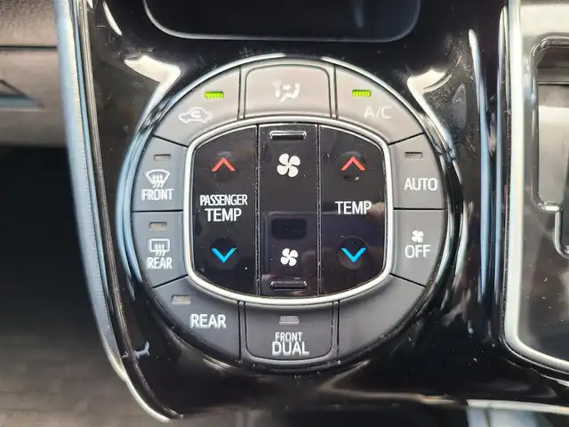 トヨタ ヴォクシー ZS 煌Ⅱ 福岡県 2016(平28)年 6.9万km ブラック 社外７インチナビ/バックカメラ/Ｂｌｕｅｔｏｏｔｈ/フルセグＴＶ/ＣＤ／ＤＶＤ再生機能有/フリップダウンモニター/両側パワースライドドア/純正アルミホイール/ＬＥＤヘッドライト/フォグライト