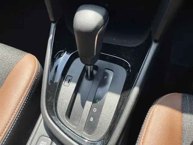 トヨタ ヤリスクロス ハイブリッド Z アドベンチャー 滋賀県 2023(令5)年 4万km プラチナホワイトパールマイカ 純正8インチナビ/Bluetooth/USB/AppleCarPlay/フルセグテレビ/バックカメラ/セーフティセンス/・プリクラッシュセーフティ/・レーントレーシングアシスト/・レーダークルーズコントロール/・オートマチックハイビーム/・ロードサインアシスト/ビルトインETC/ブラインドスポットモニター/LEDヘッドライト/オートライト/パワーシート/シートヒーター/AC100V/プッシュスタート /スマートキー