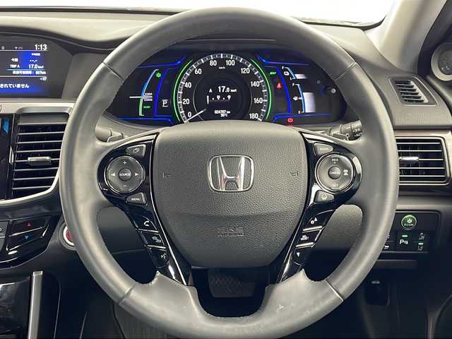 ホンダ アコード ハイブリッド LX 栃木県 2016(平28)年 2.5万km ルナシルバーM 純正ナビ/バックモニター/パドルシフト/純正アルミホイール/純正フロアマット/レーンキープアシスト/クルーズコントロール/パワーシート/前後コーナーセンサー/前方ドライブレコーダー/フォグランプ/LEDヘッドライト/オートライト/衝突被害軽減システム/カーテンエアバッグ/Wエアバッグ/横滑り防止装置/フルフラットシート/スマートキー/スペアキー/プッシュスタート/アイドリングストップ